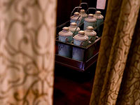 В термостакане, подаренном посольством КНР министру науки и технологии Израиля, обнаружен подозрительный чип