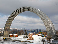 В Киеве начался демонтаж 