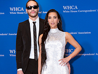 Ким Кардашьян появилась в Белом доме с комиком Питом Дэвидсоном, который младше ее на 13 лет