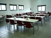 В интернате в Холоне за сутки скончались три человека, подозрение на пищевое отравление