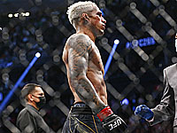 UFC. Проваливший взвешивание чемпион победил. Пояс стал вакантным