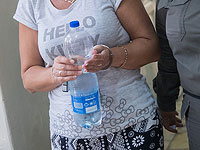 Мать 4-летней девочки арестована после того, как приставила к дочери нож и сняла это на видео