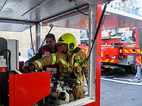 В Кфар-Сабе начата эвакуация жильцов дома престарелых 