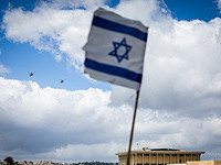 Фехтование на флагах: заместитель мэра Иерусалима провел бой против арабского хулигана