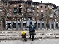 На территории одной из школ Мариуполя в результате детонации российского снаряда погиб 12-летний мальчик
