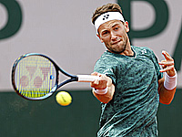 Полуфинал Открытого чемпионата Франции прервала экоактивистка. В финал вышел Каспер Рууд