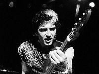 Умер сооснователь рок-группы Bon Jovi Алек Джон Сач