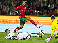 Дубли Криштиану Роналду и Эрлина Холанна. Испанцы едва не проиграли чехам