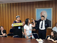 Во время выступления Михаэли в Кнессете в зал ворвались водительницы автобусов с обвинениями в адрес министра