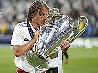 Лука Модрич продлил контракт с мадридским 