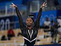 Симона Байлз и американские гимнастки требуют от ФБР 1 миллиард долларов