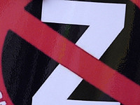 В Чебоксарах двое молодых людей сломали постамент с буквой Z, установленный местными властями