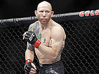 UFC. Эмметт победил Каттара