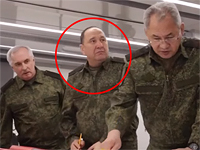 Генерал-полковник Геннадий Жидко (в центре)