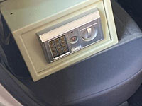 В Нетании задержаны квартирные воры с чужим мини-сейфом в машине