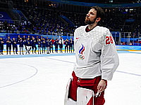 Вратаря сборной России по хоккею задержала полиция. Его подозревают в уклонении от службы в армии