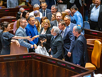 Началась предвыборная кампания: партии охотятся за 