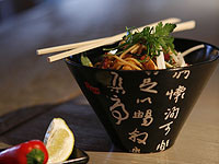 На азиатских ресторанах в Израиле появились плакаты: 