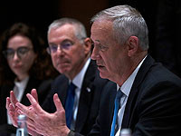 Министр обороны Израиля Бени Ганц встретился с председателем ПА Махмудом Аббасом