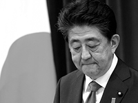 Экс-премьер Японии Синдзо Абэ умер после покушения