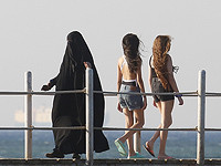 В итальянском Сорренто штраф за появление вне пляжа в купальнике может достигнуть 500 евро