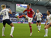 Женский чемпионат Европы. Сборные Англии и Австрии вышли в четвертьфинал