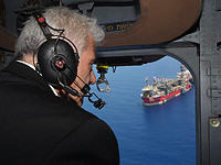 Яир Лапид вблизи увидел установку