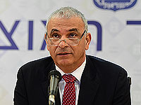 Следователи управления ценных бумаг запретили Моше Кахлону покидать страну