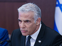 Яир Лапид провел телефонный разговор с премьер-министром Бахрейна