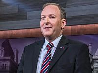 Еврейский конгрессмен Ли Зельдин остановил напавшего на него с ножом во время предвыборного выступления