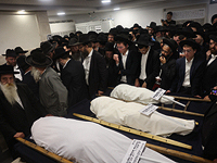 В Иерусалиме проходят похороны женщины и двух ее дочерей, сбитых автобусом