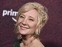 Умерла актриса Энн Хеч, неделю назад пострадавшая в автокатастрофе в Лос-Анджелесе