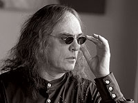 Умер певец и композитор Цвика Пик, легенда израильской музыки