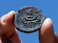 Зодиак доброго императора: у побережья Хайфы найдена редчайшая монета