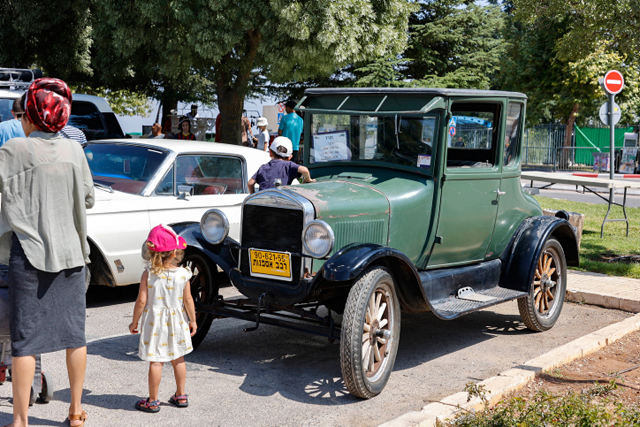 Выставка коллекционных автомобилей в Гуш-Эционе. Фоторепортаж Выставка коллекционных автомобилей в Гуш-Эционе. Фоторепортаж