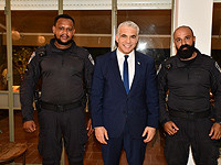 Яир Лапид встретился с полицейскими, предотвратившими теракт в Тель-Авиве