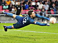 Подруга российско-израильского вратаря опубликовала эротические фотографии