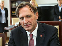 Глава МИД Черногории предложил отменить безвизовый въезд для россиян