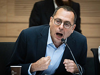 Цви Хаузер объявил об уходе из политики.