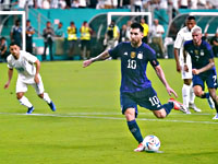 Месси забил два мяча в ворота голкипера 