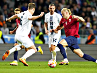 Холанн забил в Словении. Сербы разгромили шведов