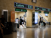 Израильтянин вернулся из Мексики со своим маленьким сыном после участия в полицейской операции против секты 