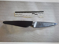 Рабочий из Молдовы напал с ножом на пожилую женщину, ворвавшись в ее квартиру