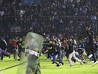 Беспорядки после футбольного матча в Индонезии: более 180 погибших