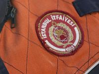 После взрывов в одном из районов Стамбула возник сильный пожар, есть жертвы