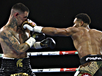 Бокс. В Бруклине Девин Хейни защитил чемпионские пояса, во второй раз победив Джорджа Камбососа