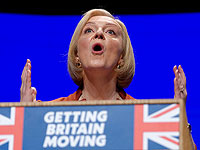 Лиз Трасс принесла извинения за разрушительную экономическую политику