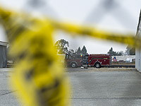 В Нью-Гэмпшире легкомоторный самолет врезался в жилой дом; все, кто был на борту, погибли