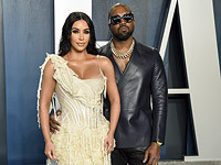 Ким Кардашьян осудила антисемитизм своего бывшего мужа