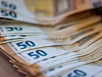 Дело о падении с крыши: страховая фирма не поверила в